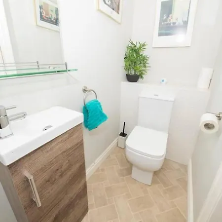 Pelican-stylish 2-bed Close To & Town Apartment Scarborough