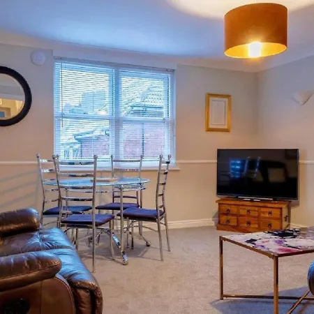 Apartment Pelican-stylish 2-bed Close To & Town