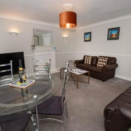 Pelican-stylish 2-bed Close To & Town Apartment Scarborough