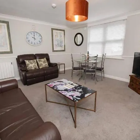 Apartment Pelican-stylish 2-bed Close To & Town