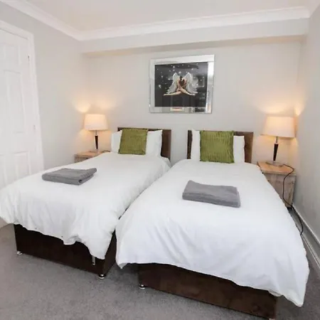 Pelican-stylish 2-bed Close To & Town Apartment *