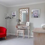 Pelican-stylish 2-bed Close To & Town Lejlighed *