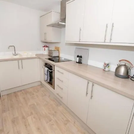 Pelican-stylish 2-bed Close To & Town