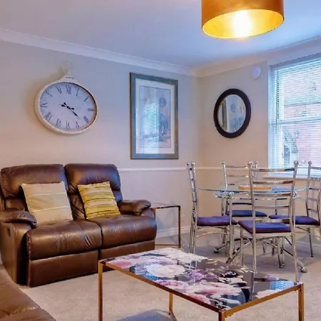 Pelican-stylish 2-bed Close To & Town * Scarborough