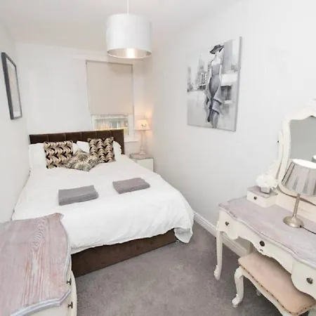 Pelican-stylish 2-bed Close To & Town * Scarborough